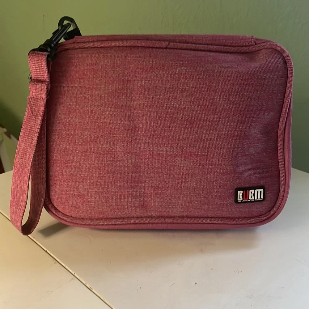 NWOT Be Unique Be Myself‎ Electronic Organizer/Travel Gadget Bag